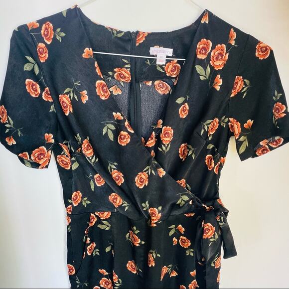 XHILARATION Black Peach Floral Satin Silky Tie Wrap Wide Leg VNeck Jumpsuit XS - Picture 4 of 10